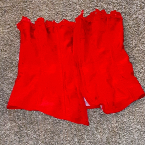 Corset - Picture 1 of 2